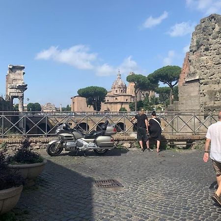 Casa Claudia ~ Rione Monti-Colosseo Rome Exterior photo
